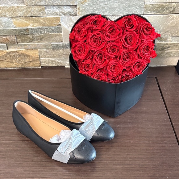 Neiman Marcus Shoes - Elegant Black Women's Shoes with Bow Detail